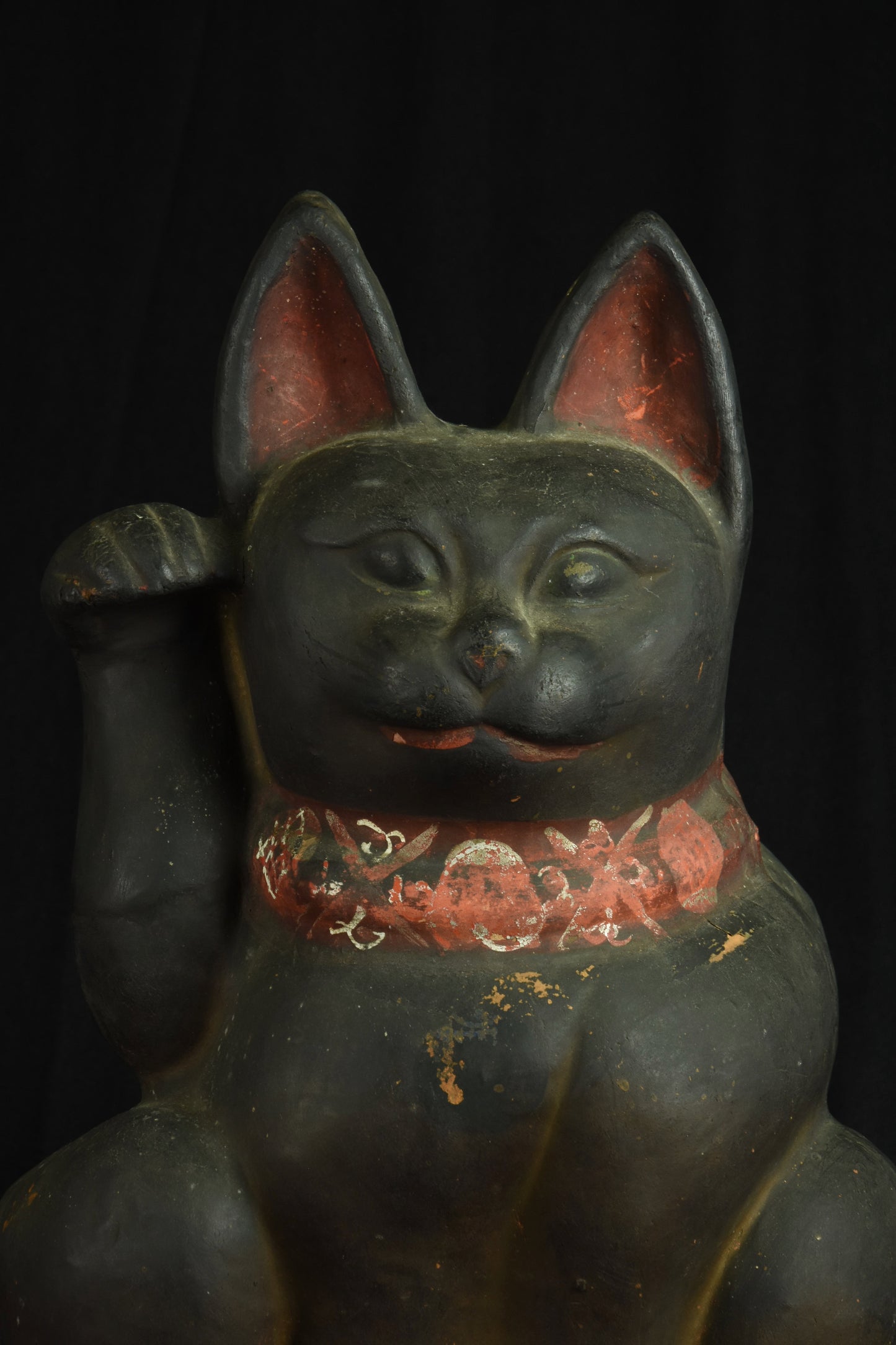 BLACK MANEKI NEKO