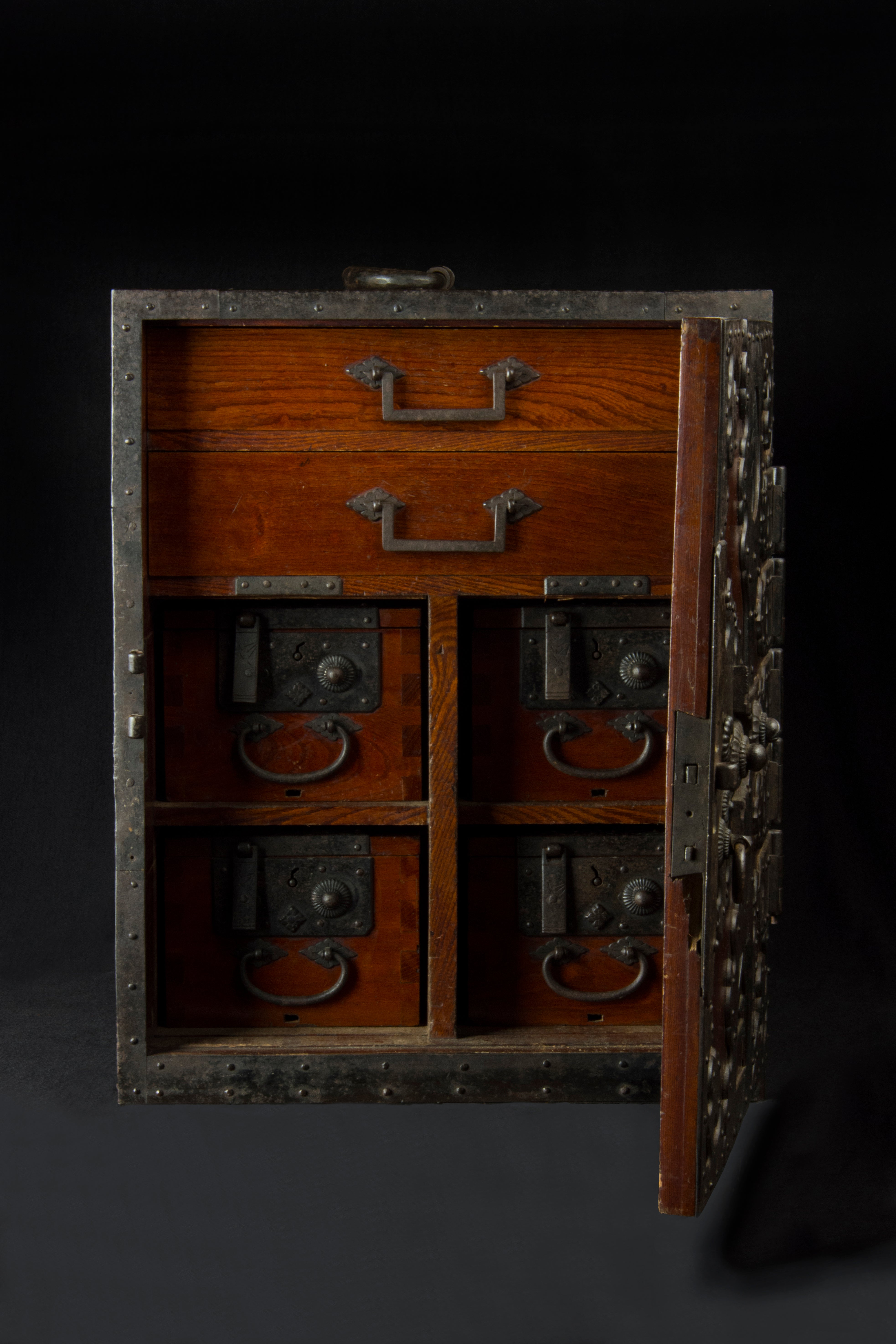 富庵（HUAN） FUNA DANSU – Galen Lowe