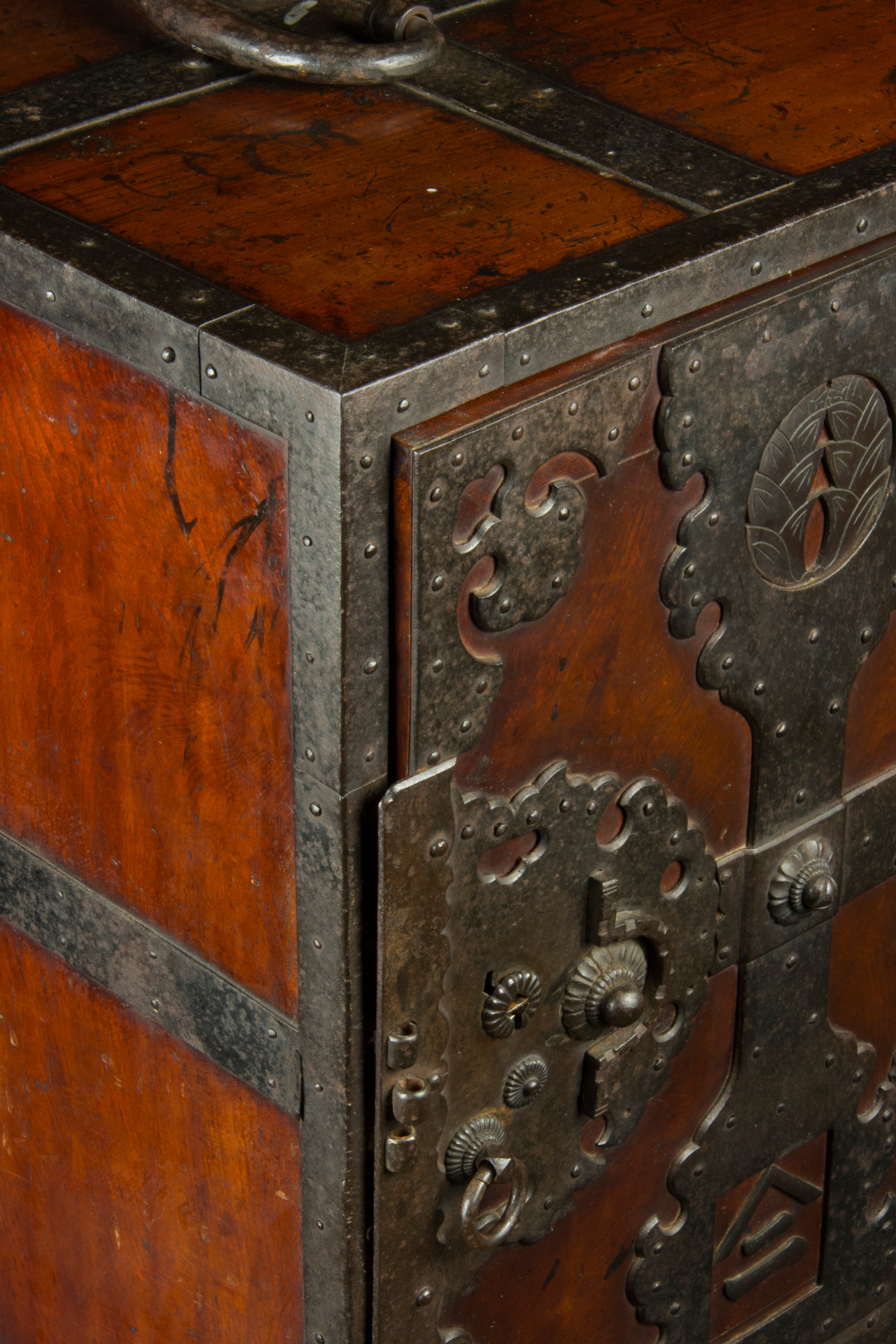 FUNA DANSU – Galen Lowe