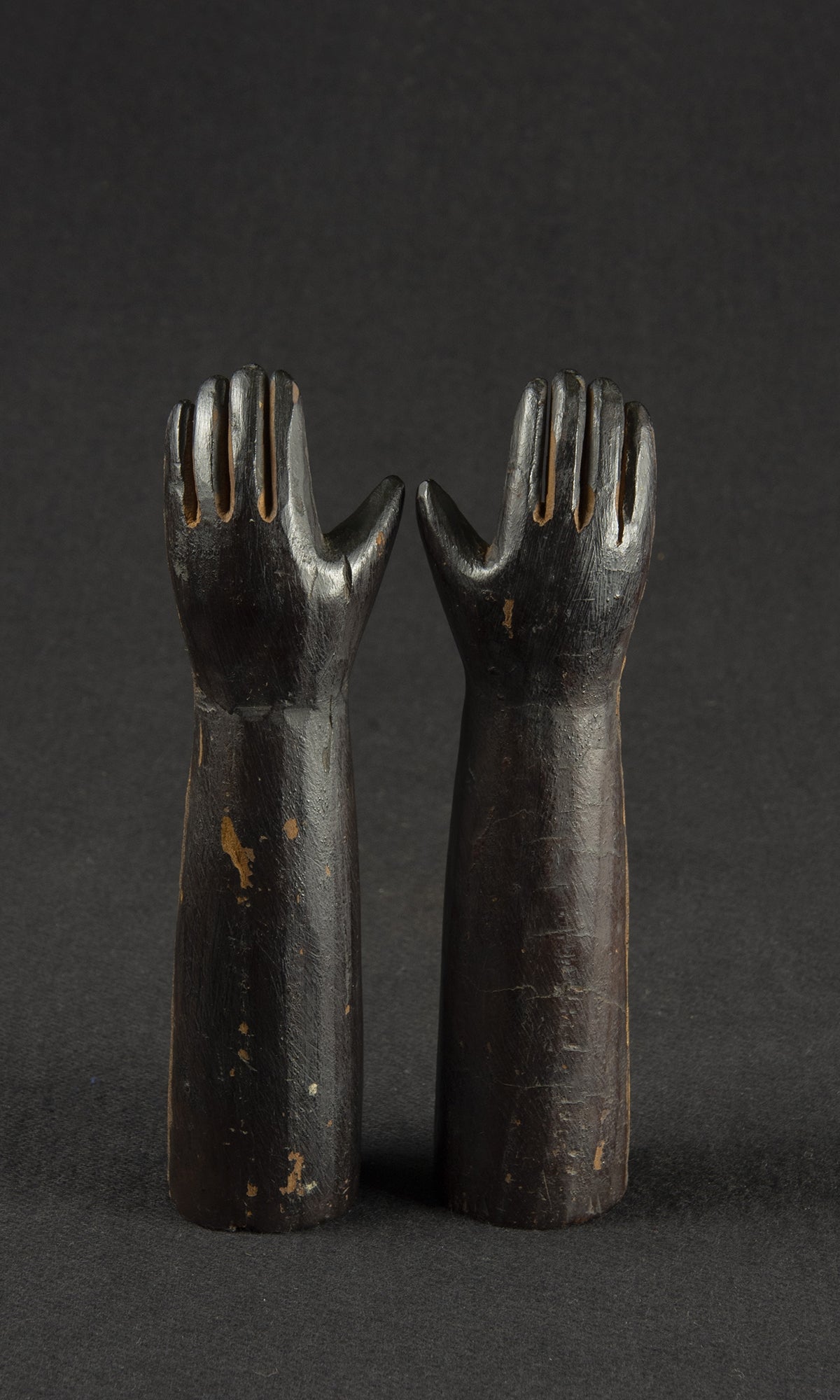 DOLL HANDS